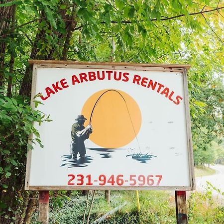 Arbutus Lake 3 Bedroom Cottage Траверс-Сити Экстерьер фото