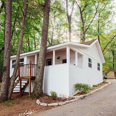 Arbutus Lake 3 Bedroom Cottage Траверс-Сити Экстерьер фото