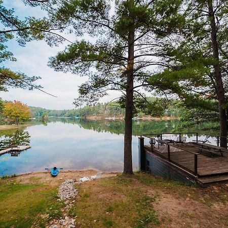 Arbutus Lake 3 Bedroom Cottage Траверс-Сити Экстерьер фото