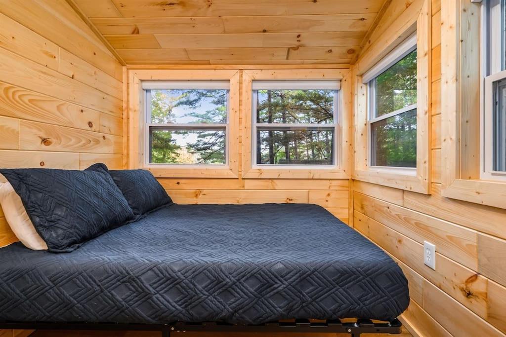 Arbutus Lake 3 Bedroom Cottage Траверс-Сити Экстерьер фото