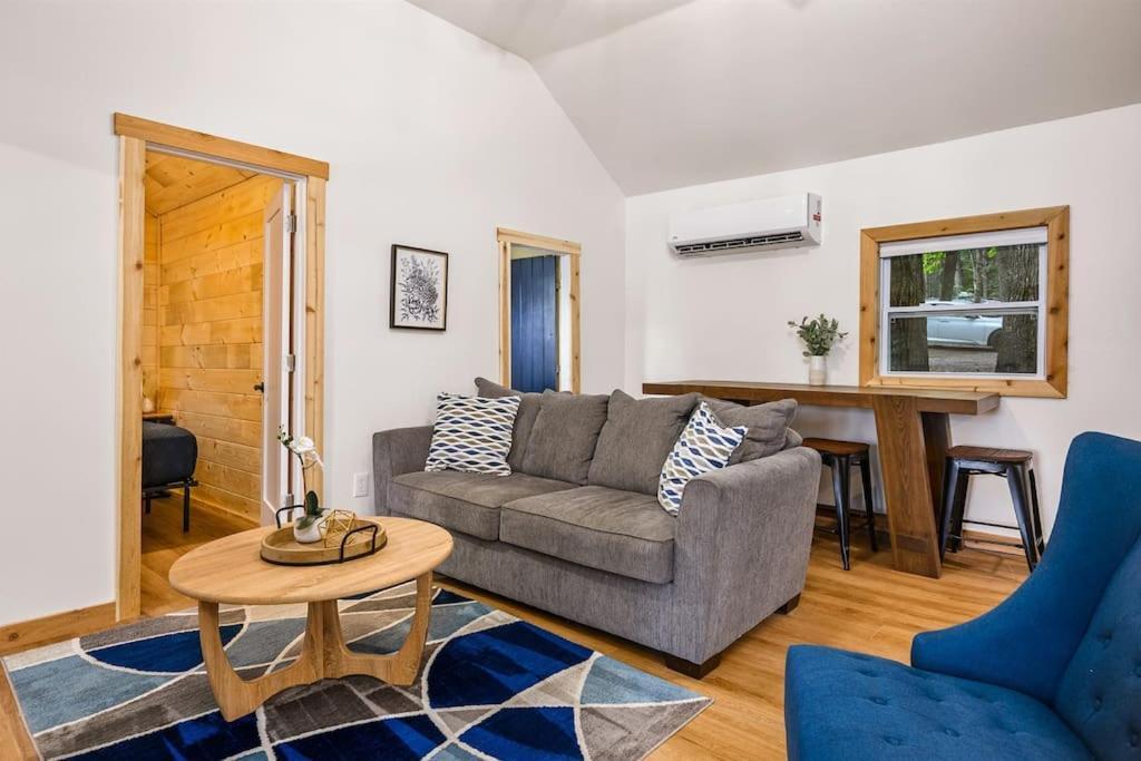 Arbutus Lake 3 Bedroom Cottage Траверс-Сити Экстерьер фото