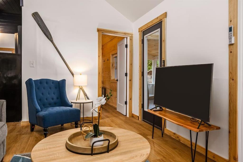 Arbutus Lake 3 Bedroom Cottage Траверс-Сити Экстерьер фото